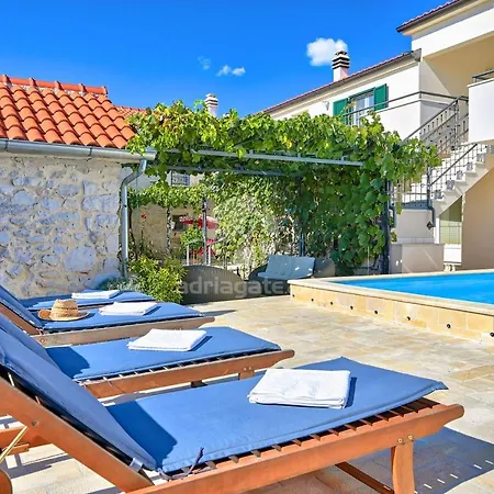 Asteralis Villa *